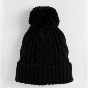 Chunky Cable Knit Self Pom Beanie Black